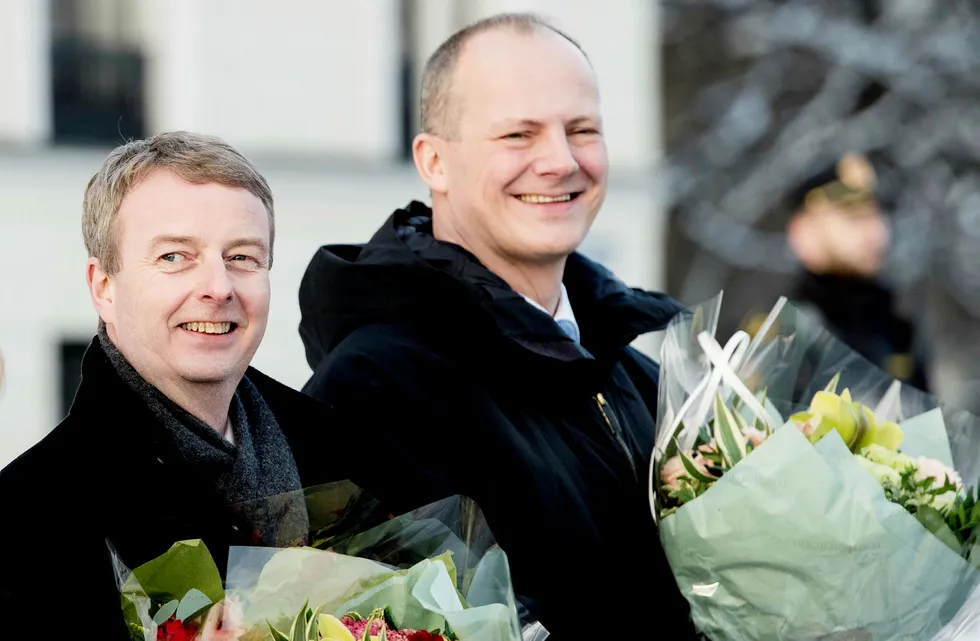 Fra venstre olje- og energiminister Terje Søviknes (Frp) og samferdselsminister Ketil Solvik-Olsen på Slottsplassen da regjeringen ble utvidet med Venstre.