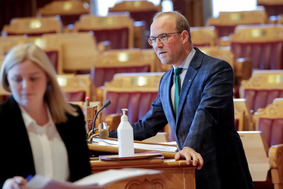 Sps energipolitiske talsperson Ole André Myhrvold mener Høyre vil sende havvindregningen til folk flest. I bildet er tidligere olje- og energiminister fra Høyre, Tina Bru.