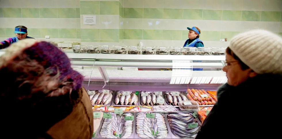 Ukrainere med penger kjøper pelagisk fisk i høy prisklasse. Bildet er tatt lenge før krigen startet.