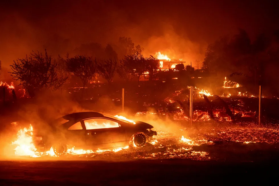 Byen Paradise i California er fullstendig ødelagt i brann.