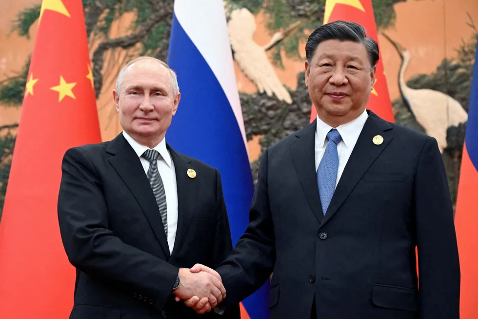 Vladimir Putin og Xi Jinping viste frem varmt vennskap i Moskva i oktober i fjor. Nå skal et nytt toppmøte være på trappene.
