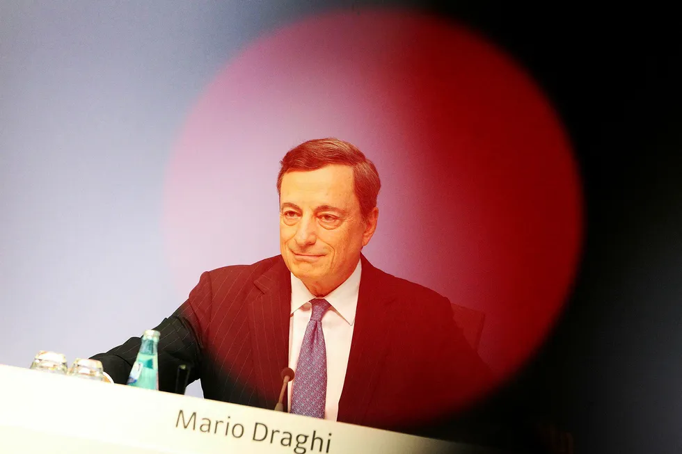 Under den påfølgende pressekonferansen sa sentralbanksjef Mario Draghi at det fortsatt er behov for en svært ekspansiv pengepolitikk. Foto: Daniel Roland/AFP/NTB Scanpix
