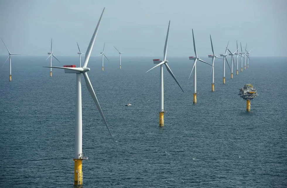 Havvindparken Sheringham Shoal består av 88 vindmøller plassert utenfor kysten av Norfolk i England. Foto: CHPV/Scira Offshore Energy/NTB Scanpix