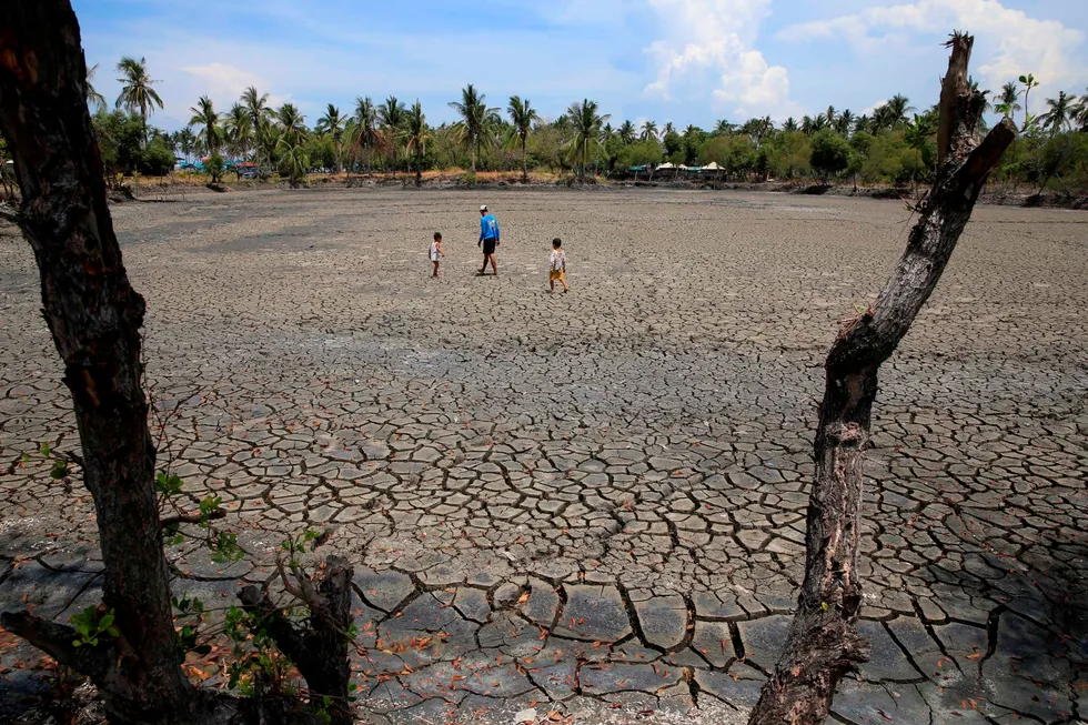 Værfenomenet El Niño har tidligere resultert i hetebølger og tørke i Australia og Asia. På bildet et uttørket område i byen Novaleta syd for Manila i Filippinene. Foto: Romeo Ranoco/Reuters/NTB scanpix