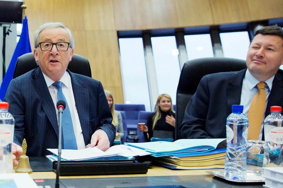 Neste uke tar den ikke veldig populære Martin Selmayr over jobben som generalsekretær i Europakommisjonen. Her med kommisjonspresident Jean-Claude Juncker. Foto: Virginia Mayo/AP/NTB Scanpix