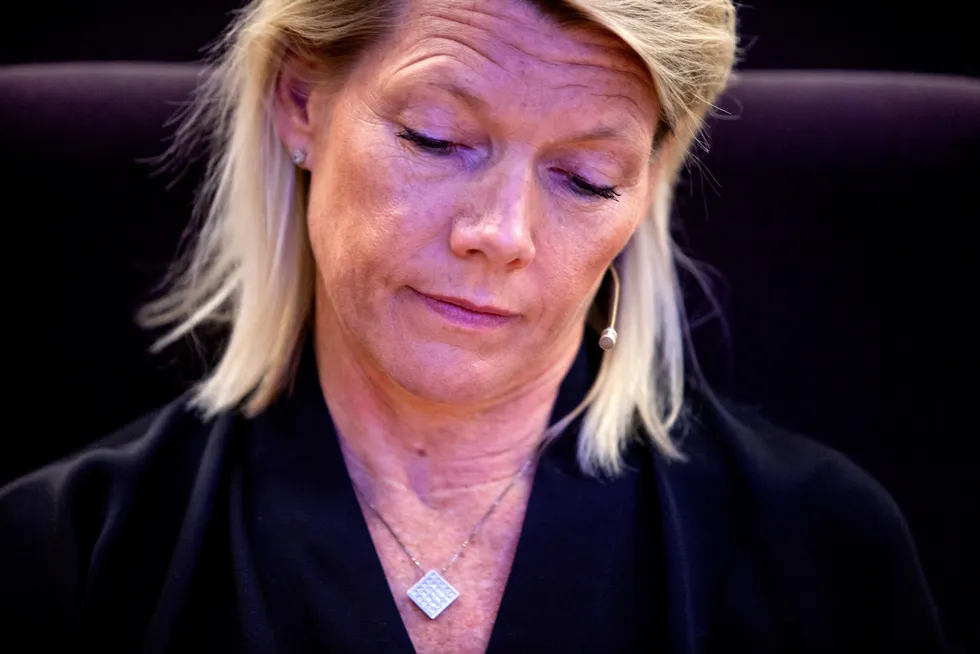 DNB, hvor Kjerstin Braathen er sjef, mistet fem milliarder kroner i inntekter da Norges Bank satte styringsrenten til null. Renter rundt null gjør det vanskelig for banker å opprettholde forskjellen mellom innskudds- og utlånsrenter, den såkalte rentemarginen.
