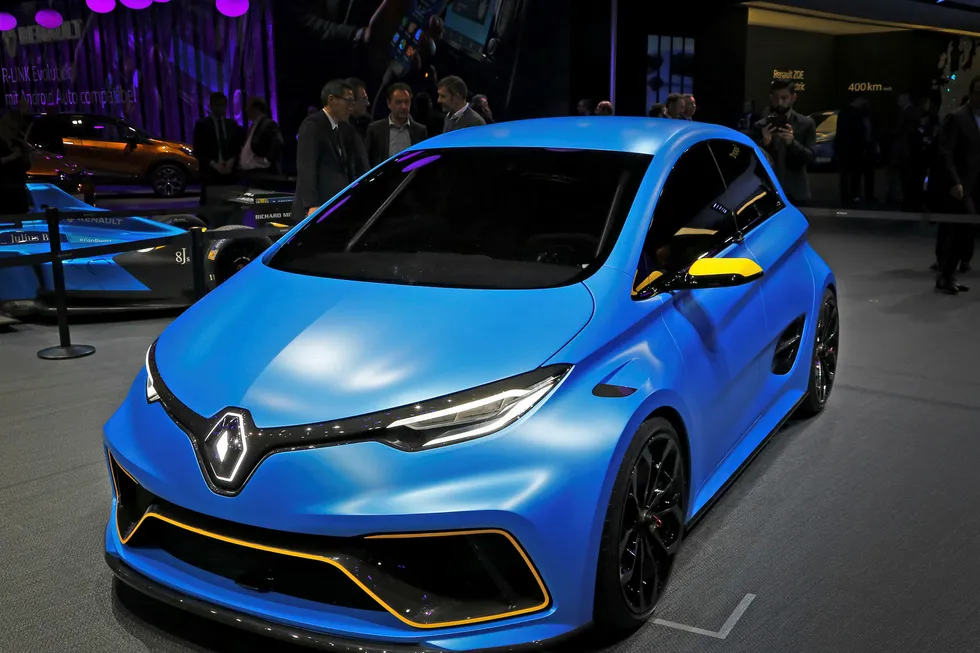 Renault Zoe e-Sport concept er en lekker og sprek versjon av elbilen Zoe. Foto: Embret Sæter