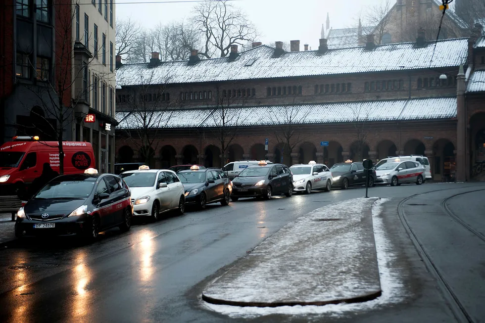 Oslo, Norge, 30-12-2014 Illustrasjonsbilde taxi: taxier utenfor arkaden. Foto Melisa Fajkovic Foto: Melisa Fajkovic