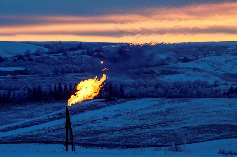 Flaring: fell to 671 million cubic feet per day in July