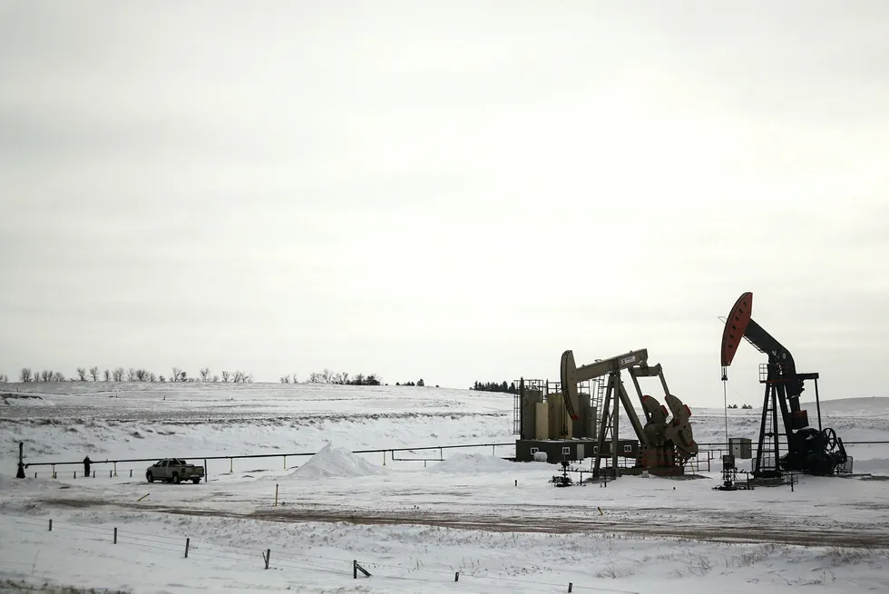 Production: North Dakota pumps more oil