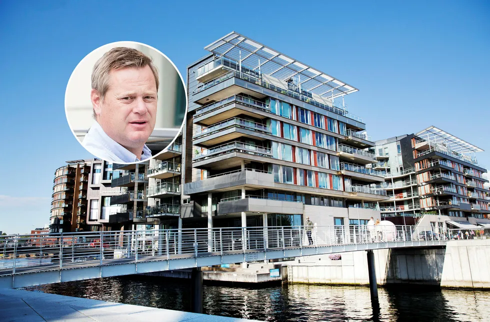 I 2009 kjøpte Einar Aas to toppleiligheter i Strandpromenaden 5 på Tjuvholmen i Oslo for til sammen 41,7 millioner kroner.