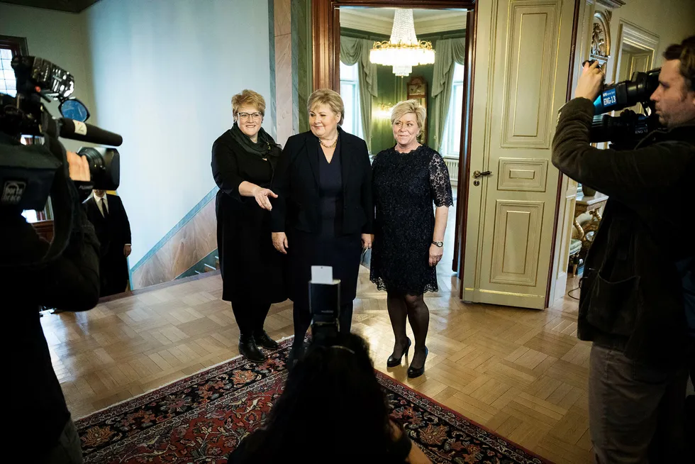 Erna Solberg, Siv Jensen og Trine Skei Grande holdt felles pressekonferanse onsdag i anledning utvidelse av regjeringen. Foto: Per Thrana