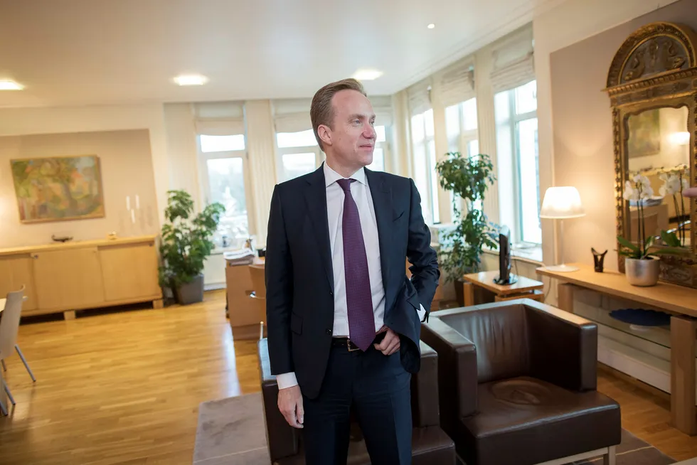 Utenriksminister Børge Brende (H) på sitt kontor. Foto: Øyvind Elvsborg