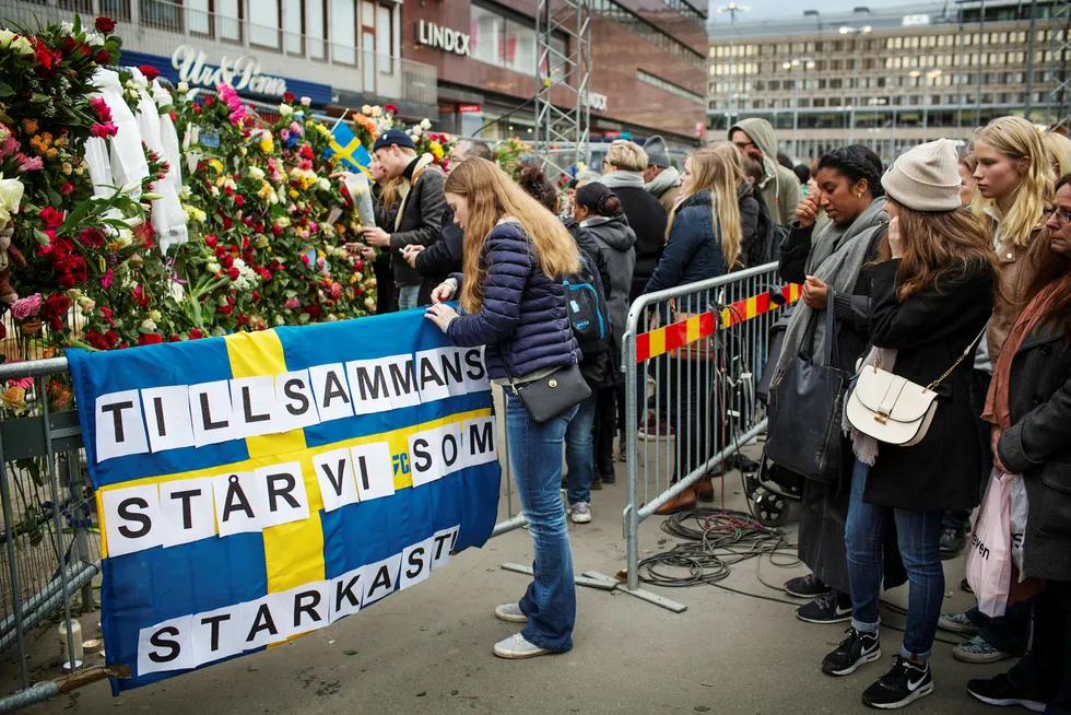 Danmark vurderer grensekontroll mot Sverige som følge av terrorangrepet i Drottninggatan i Stockholm forrige uke. Foto: Linus Sundahl-Djerf Foto: Linus Sundahl-Djerf