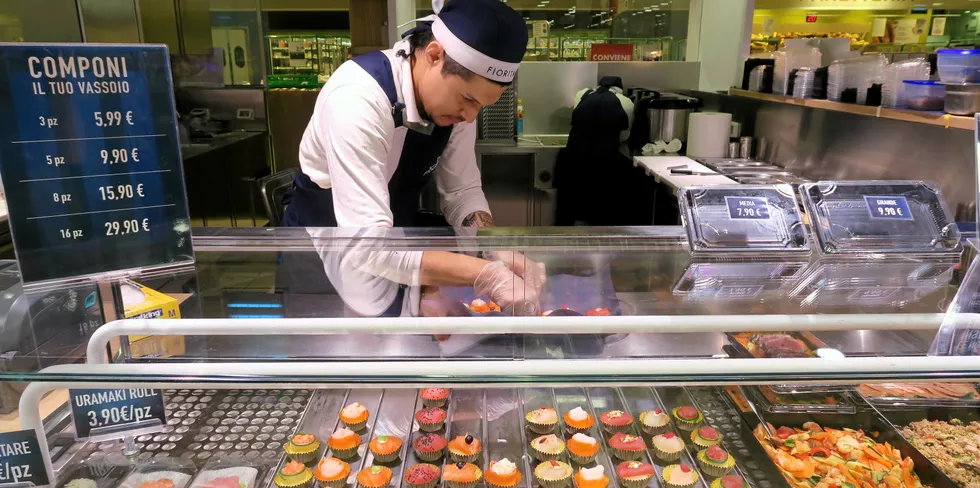 Sushi-disk på Coop Milano i Italia.