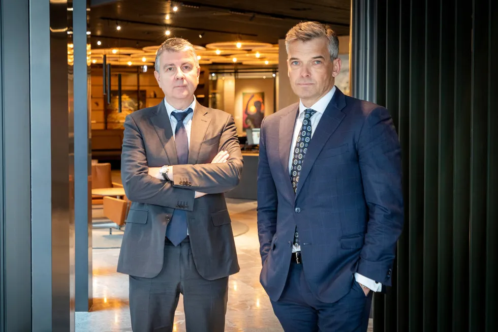 Sjef for investment banking i ABG Sundal Collier, Are Andersen (til venstre). Her med sjef for ABG i Norge, Peter Straume.