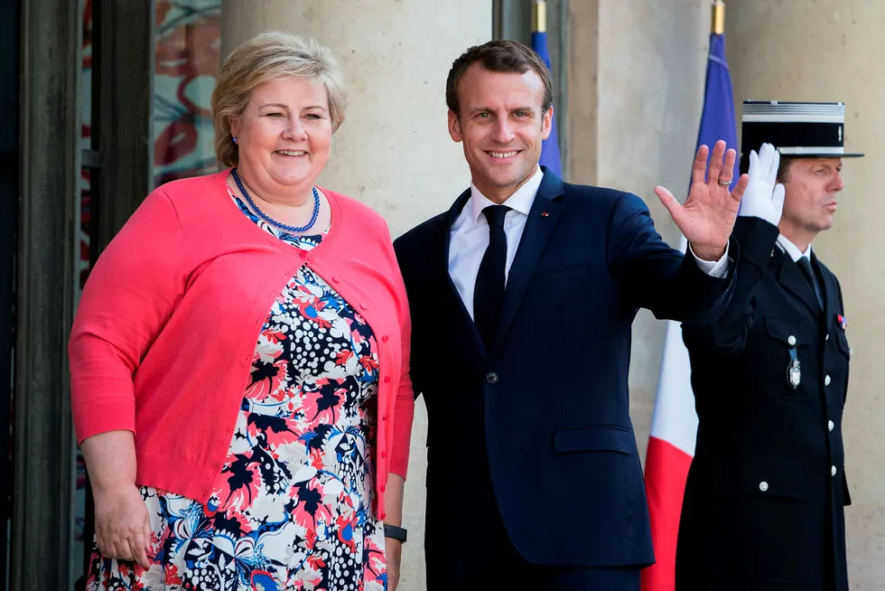 Frankrikes president Emmanuel Macrons nye miljøpakt bidrar med lite nytt, ifølge Klima- og miljødepartementet. Her er Macron og statsminister Erna Solberg i Paris i fjor sommer.