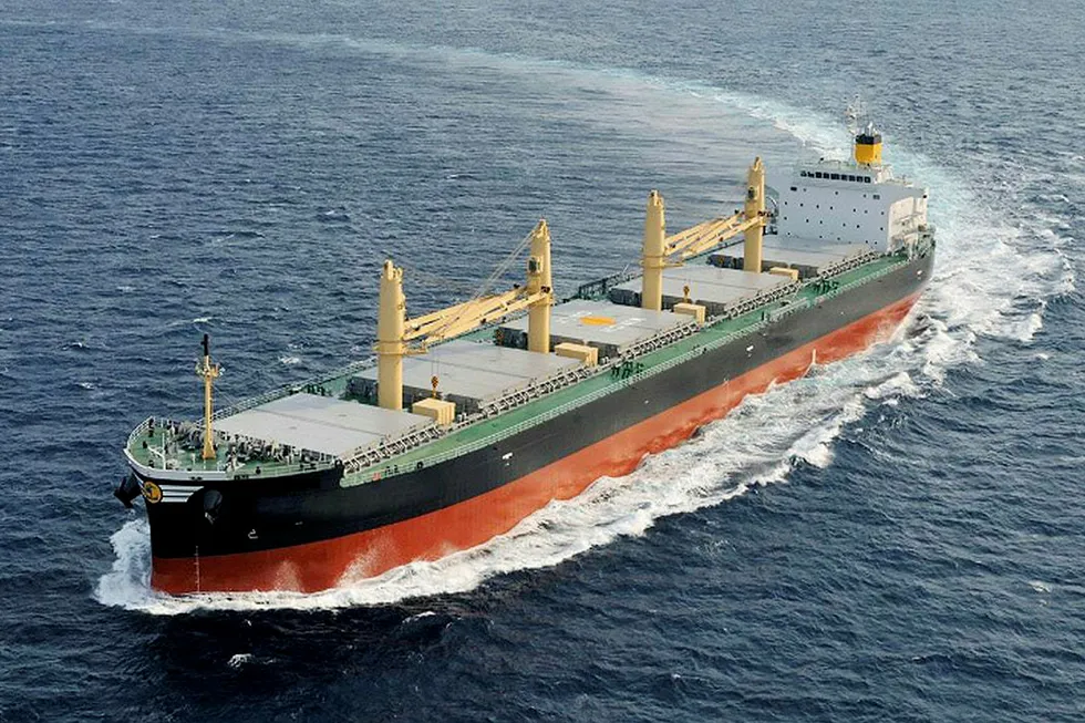 Jinhui Shipping har i 2015 og 2016 tapt til sammen 4,8 milliarder kroner. På bildet er ett av rederiets skip. Jinhui Shipping