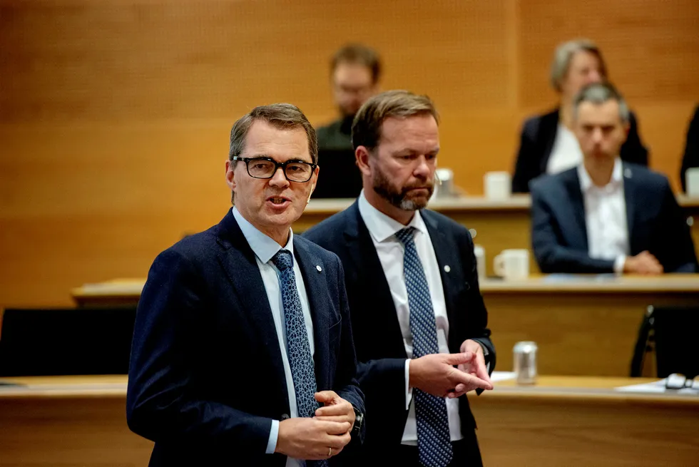 Hydro-sjef Svein Richard Brandtzæg (til venstre) og finansdirektør Eivind Kallevik legger torsdag frem selskapets resultater for fjerde kvartal.
