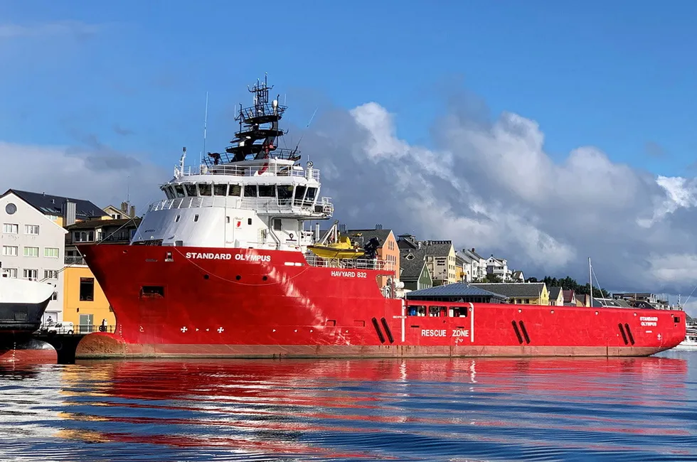 AquaShip/Intership sin «Grip Explorer».