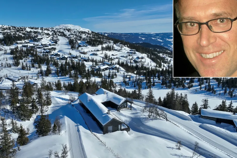 Svein Engh (innfelt) har brukt deler av hedgefondformuen sin til å kjøpe en større hytte på Kvitfjell.