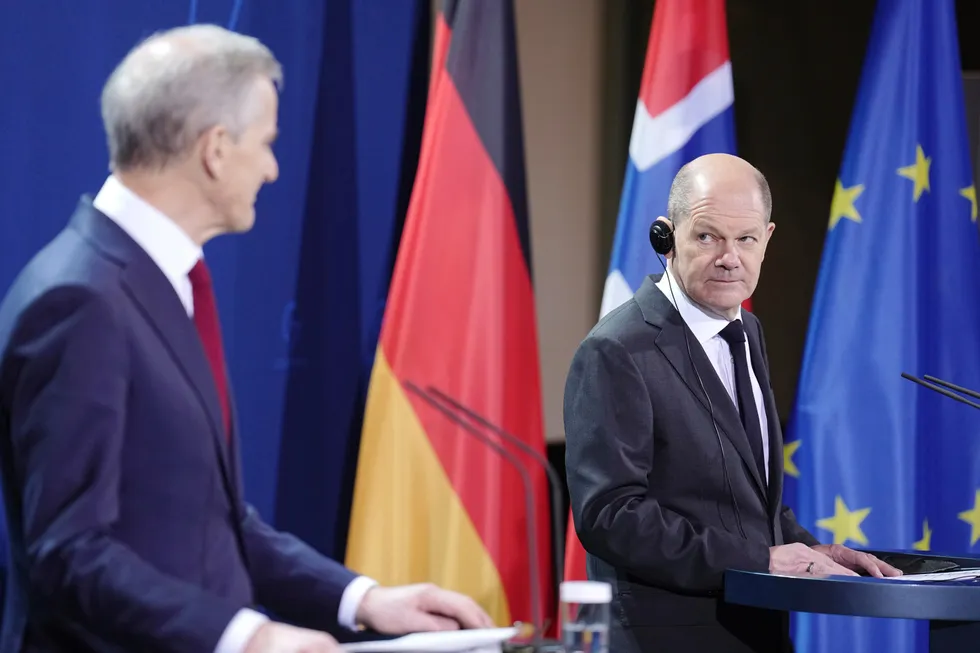 Statsminister Jonas Gahr Støre får mandag besøk av den tyske forbundskansleren Olaf Scholz. De to har tett kontakt. Bildet er fra en pressekonferanse i Berlin 19. januar.