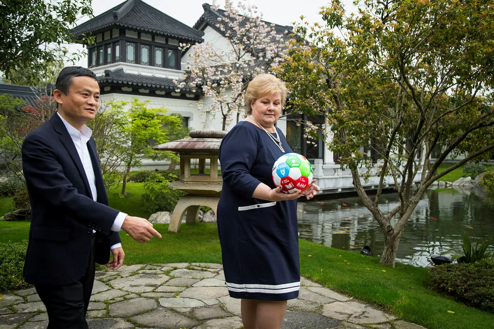 DN får opplyst at Alibaba Foundation og Jack Ma Foundation nå sender donasjoner av medisinske forsyninger til Norge for å hjelpe Norge til med å takle koronakrisen. Begge stiftelsene er tilknyttet den kinesiske forretningsmannen Jack Ma, som er god for over 40 milliarder dollar. Statsminister Erna Solberg møtte Jack Ma i Kina i 2017.