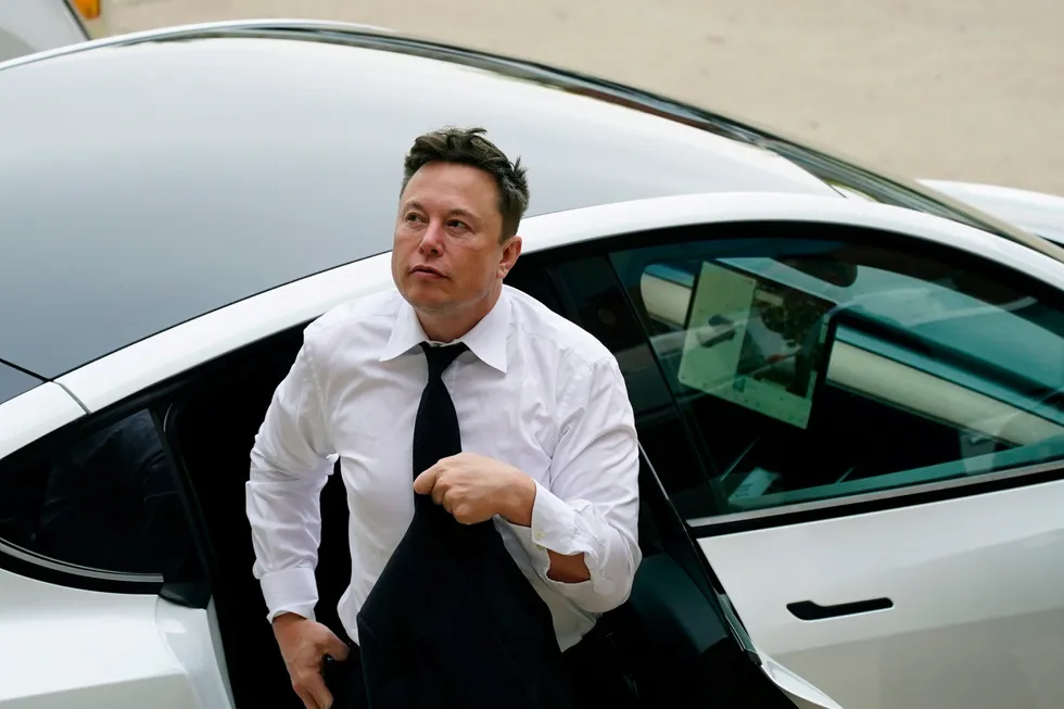 Elon Musk er toppsjef og eier i Tesla.