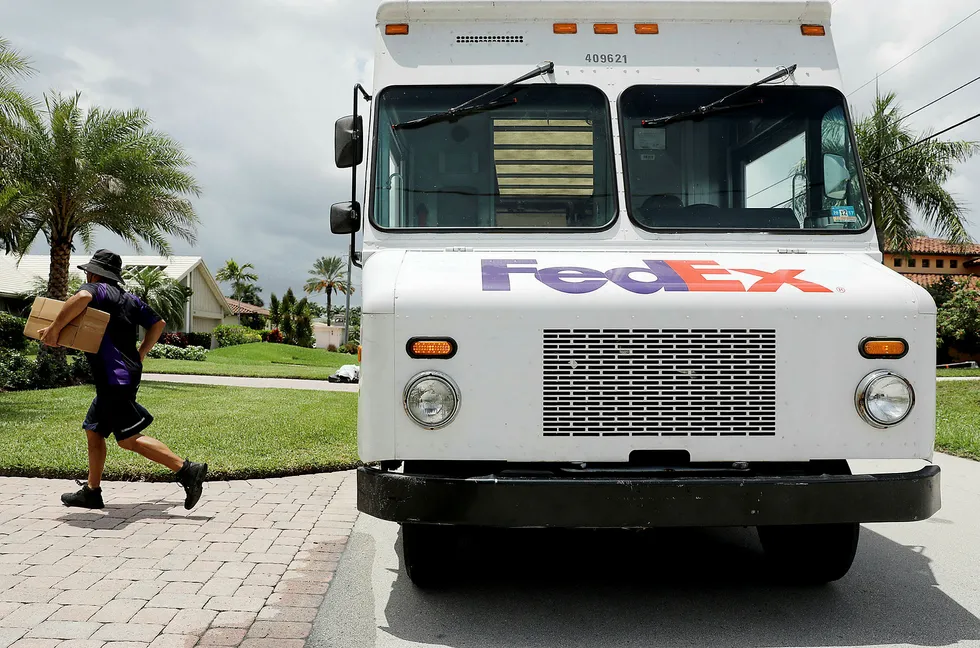 Det amerikanske transportselskapet FedEx er under etterforskning i Kina og kan havne på en fiendeliste med amerikanske selskaper hvis USA gjør alvor av truslene om nye straffetoller mot kinesisk import.