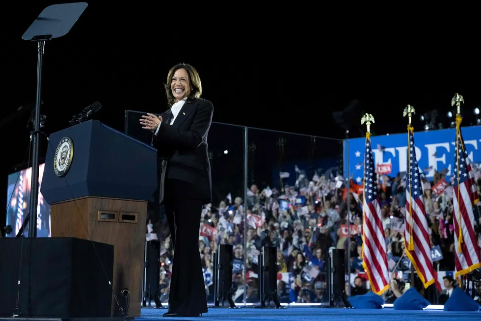 Demokratenes presidentkandidat Kamala Harris oppfordret til forsoning og nye muligheter for USA under et stort valgkamparrangement i den amerikanske hovedstaden tirsdag kveld.