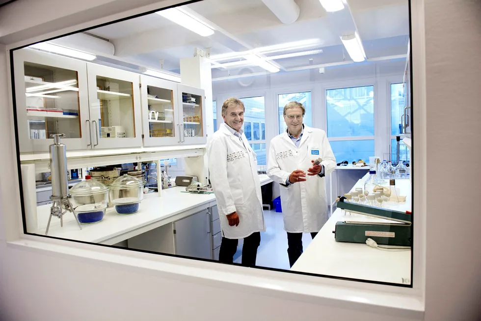 Vaksineselskapet Pharmaq og direktør Morten Nordstad (til venstre) har vunnet frem i lagmannsretten. Her med tidligere styreleder Svein Aaser. Foto: Elin Høyland