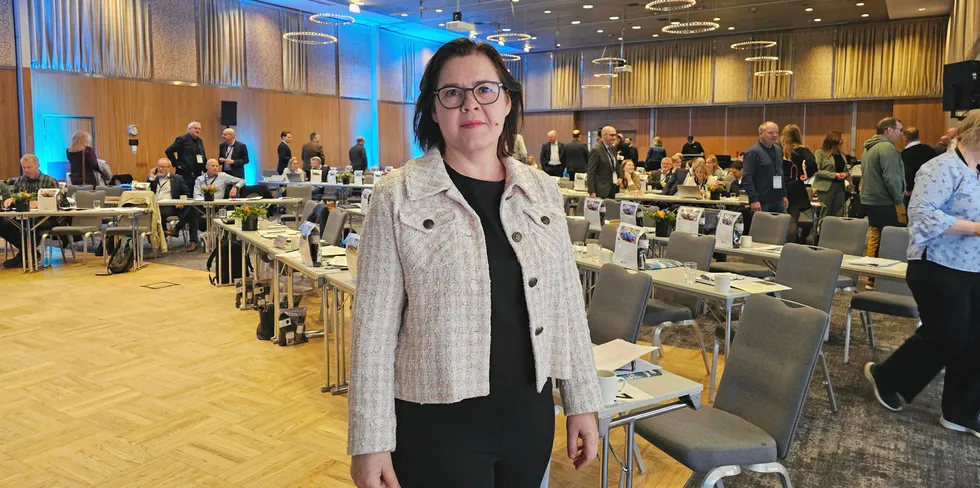 Sjeføkonom Elisabeth Holvik, Sparebank1-gruppen tror ikke rentene vil bli kuttet noe vesentlig i 2025. Her fotografert på årsmøtet til Norges Råfisklag i Tromsø.