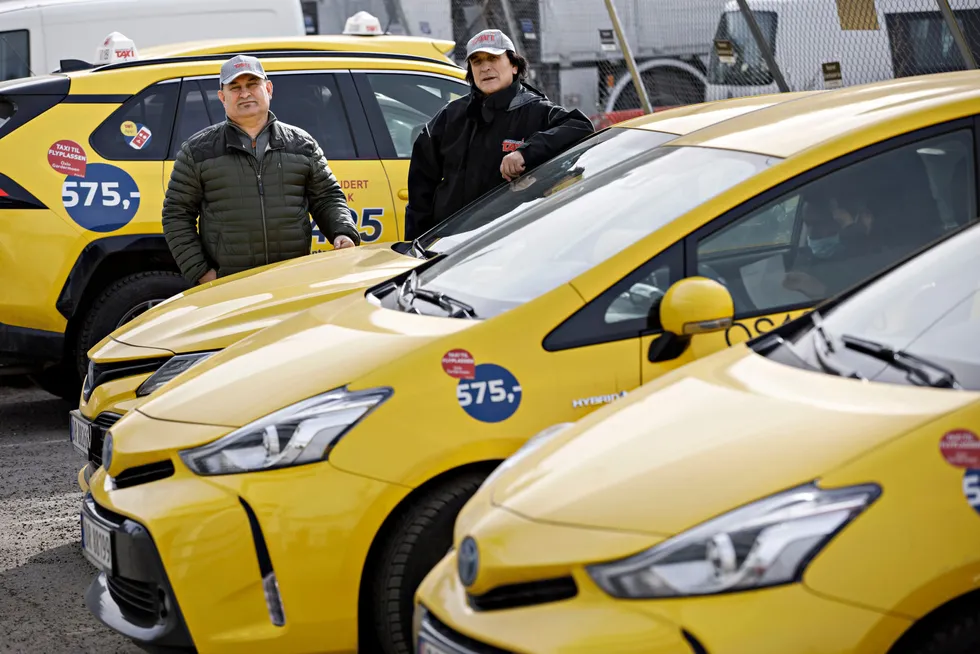 Osman Ghader (til venstre) og Muhamed Lajci benyttet anledningen da taximarkedet ble sluppet fri for nye aktører som Uber og Bolt. Nå skal de øke til 500 biler.