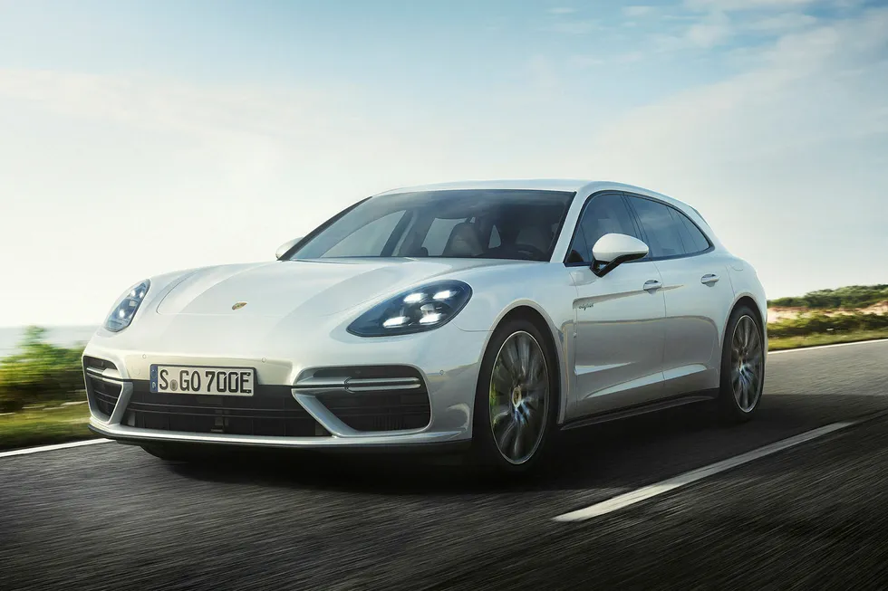 Den nye toppmodellen av Porsche Panamera heter Turbo S E-hybrid Sport Turismo. Foto: Porsche