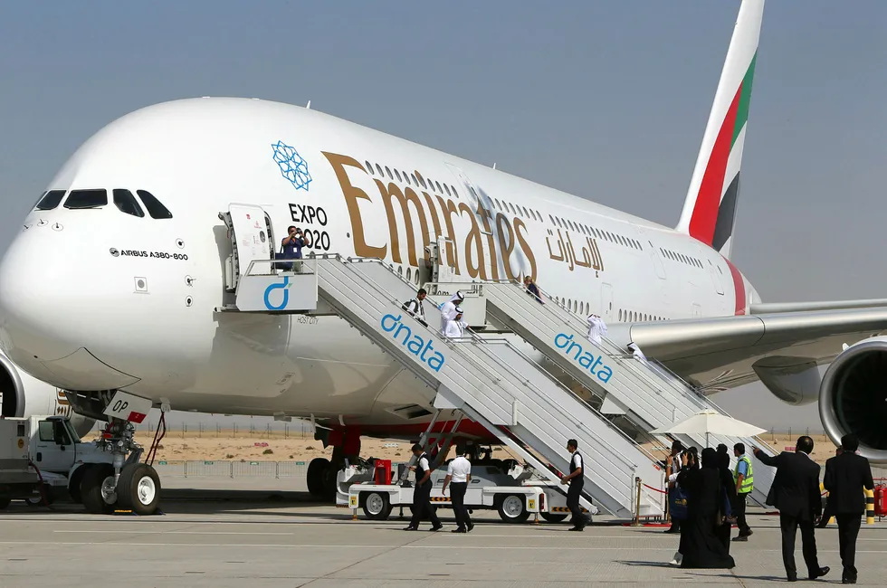 Et Airbus 380 tilhørende flyselskapet Emirates utstilt på Dubai Airshow i 2015.