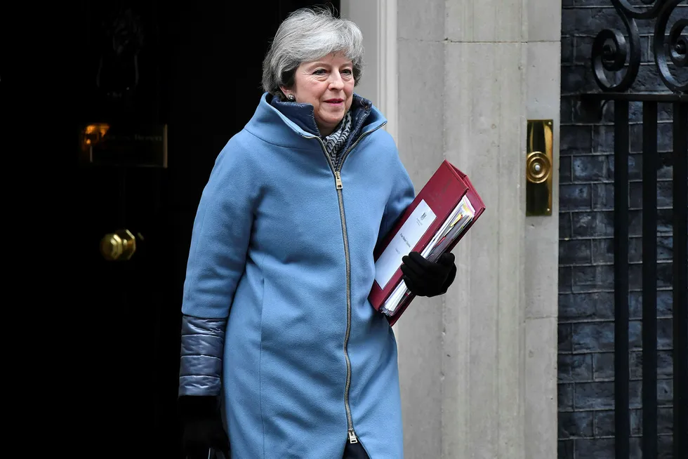 Sannhetens øyeblikk nærmer seg for statsminister Theresa May, her fotografert på vei ut av statsministerboligen i 10 Downing street onsdag.