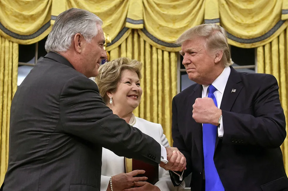 Twitter fight: US President Donald Trump (R) shakes hands with Rex Tillerson (L) after his swearing in ceremony back in 2017, as Tillerson's wife Renda St. Clair looks on