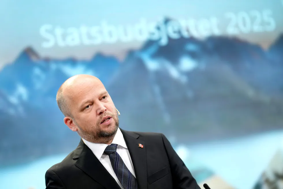 Finansminister Trygve Slagsvold Vedum (Sp) under pressekonferansen i regjeringskvartalet etter fremleggelsen av Statsbudsjettet for 2025.