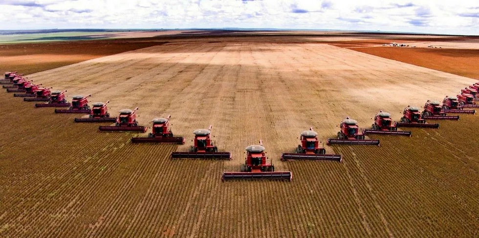 Innhøsting av soyabønner i den brasilianske delstaten Mato Grosso.