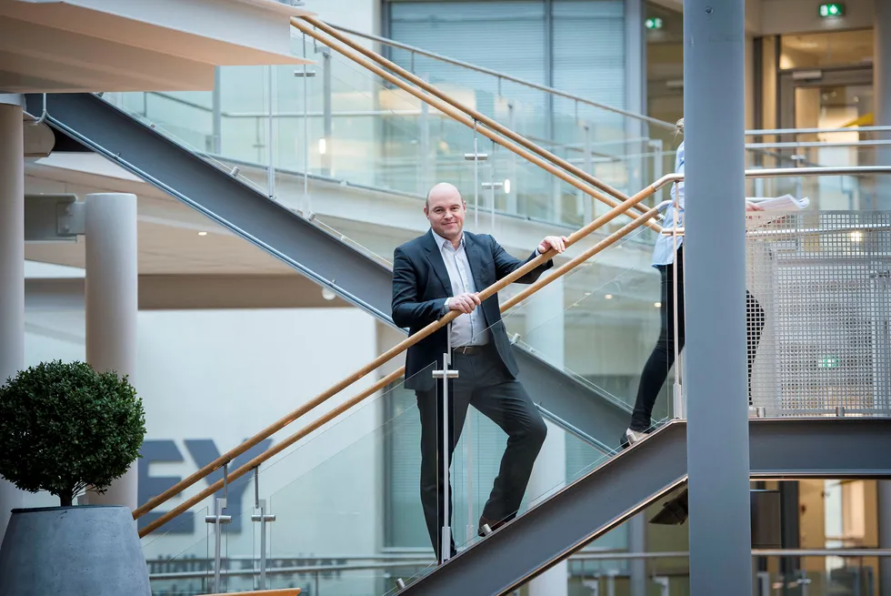 Thomas Embretsen leder E&Ys avdeling for børsnoteringer i Norge. Markedet har vært magert det siste året, påpeker han. Foto: Skjalg Bøhmer Vold