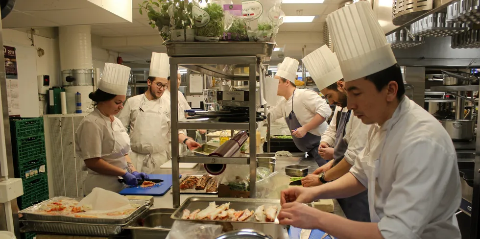 Når folk flest begynner å spise på restaurant igjen vil sjømatforbruket gå opp. Det vil bety økt etterspørsel og økte priser, en vinn vinn-formel for både havbruk- og fiskerinæringen.