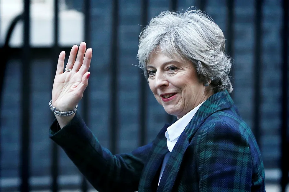 I London tirsdag la statsminister Theresa May frem sin plan for å føre Storbritannia ut av EU. Foto: Neil Hall/Reuters/NTB scanpix