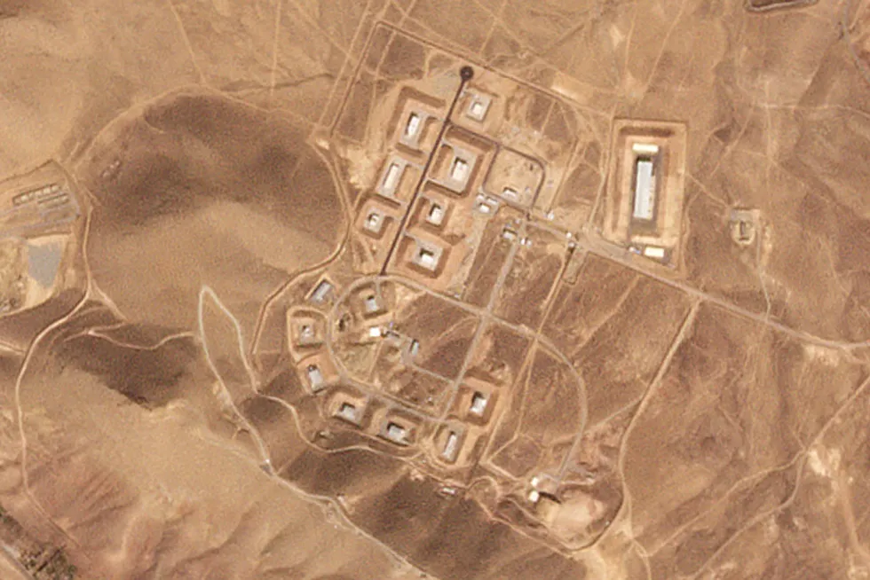 Satellittbilde som viser Khojir-basen, to mil sørøst for Irans hovedstad Teheran som Israel angrep lørdag. Eksperter mener det produseres raketter i et tunnelanlegg under basen.