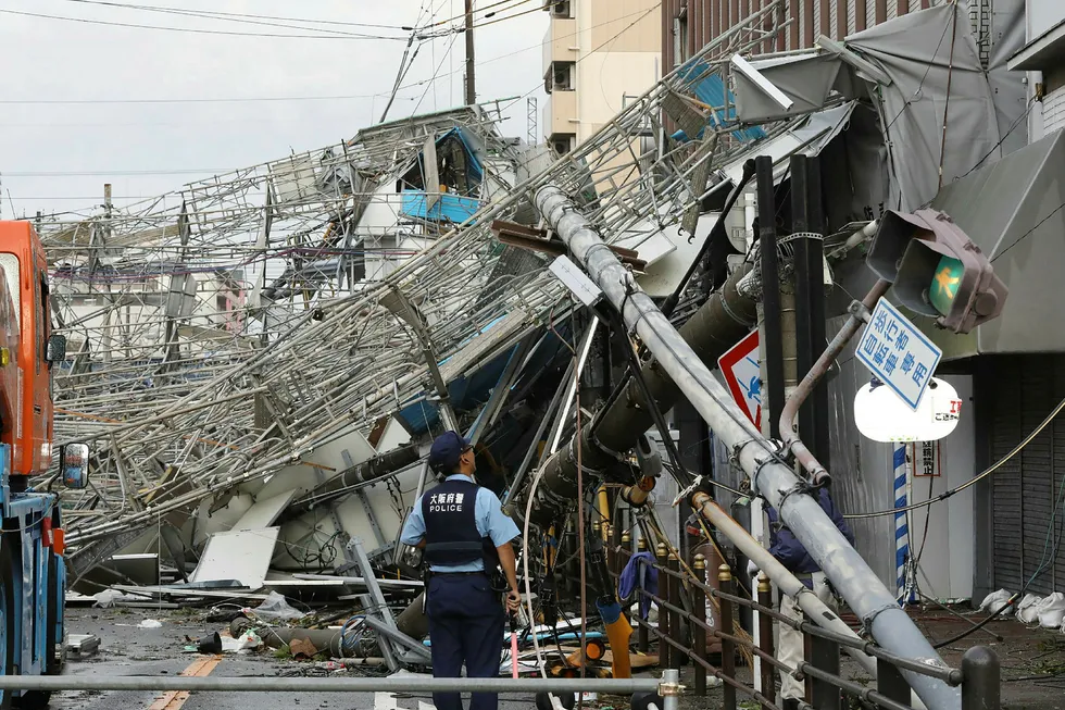 Store skader, som her i Osaka, etter tyfonen Jebi.