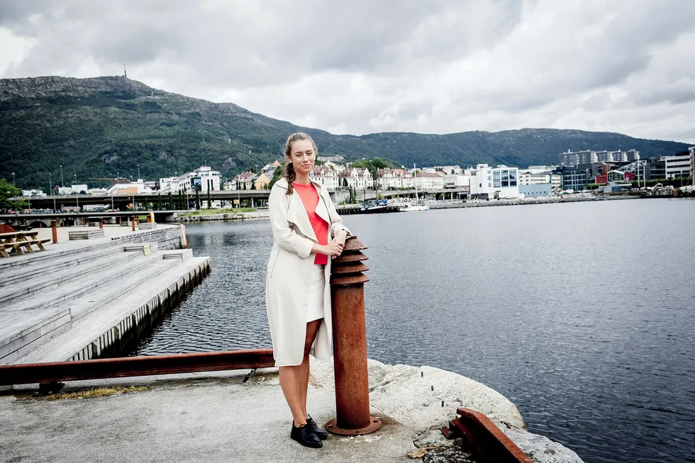 Kari Anne Kamlund (22) er snart ferdig med første året på sivilingeniørstudiet i havbruk og sjømat ved Universitetet i Bergen. Foto: Gorm K. Gaare