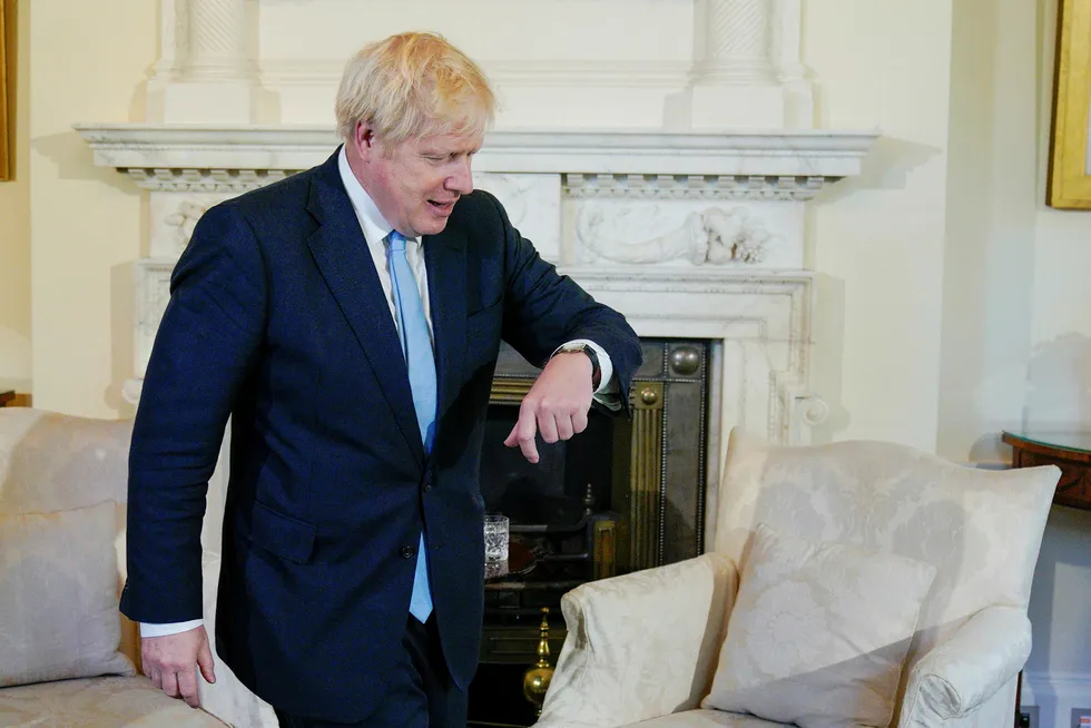 Klokken tikker mot brexit, og Boris Johnson trenger en handelsavtale med USA. Den politiske prisen kan bli ubehagelig høy.