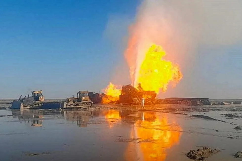 Blowout: The fire at exploration well Number 303 on the South Karaturun field occurred after a pressure burst.