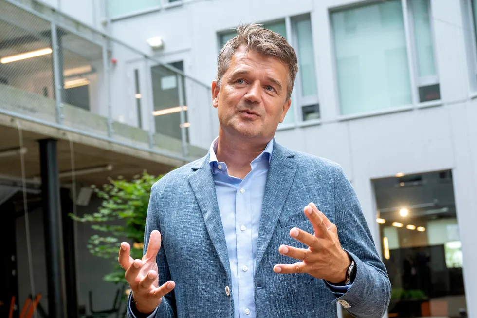 Vipps-sjef Rune Garborg annonserte en fusjon med Mobilepay og finske Pivo i fjor. Nå er tre fusjonspartnere blitt til to.