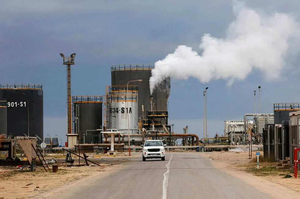 Oljeraffineri i Zawia, Libya. Foto: REUTERS/Ismail Zitouny/File Photo