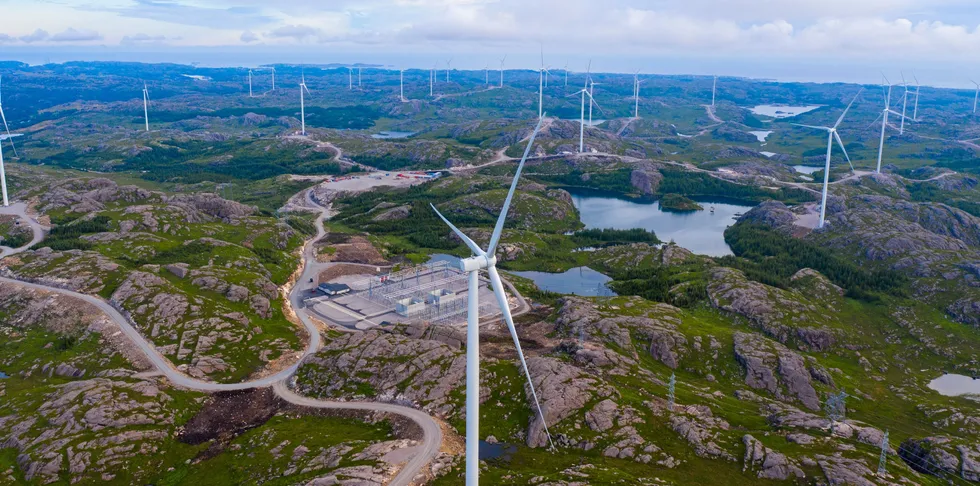 Vindkraft er blant elementene som bidrar til statistikken for nedbygging av den norske naturen.